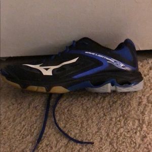 Mizuno volleyball shoes